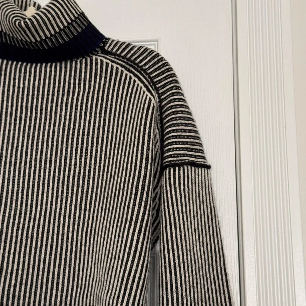Theory 100% Cashmere Striped Turtleneck - Picture 3 of 6